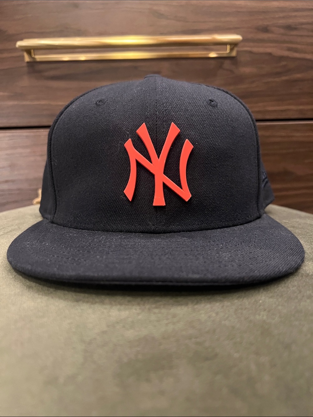 NY Yankees New Era Black Snapback Hat with Red NY Logo Size 7 5/8